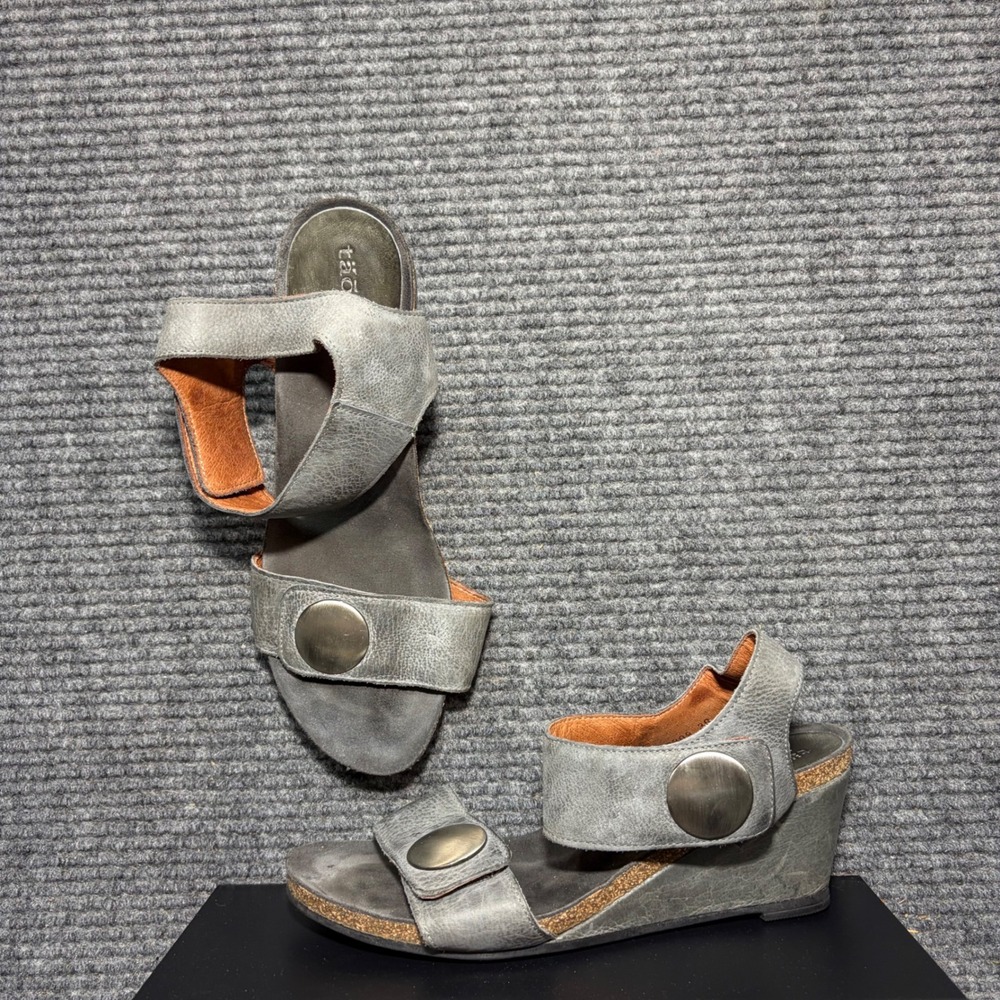 Taos Women Grey Leather Wedge Sandals Button Accent Open Toe 3209 Size 39